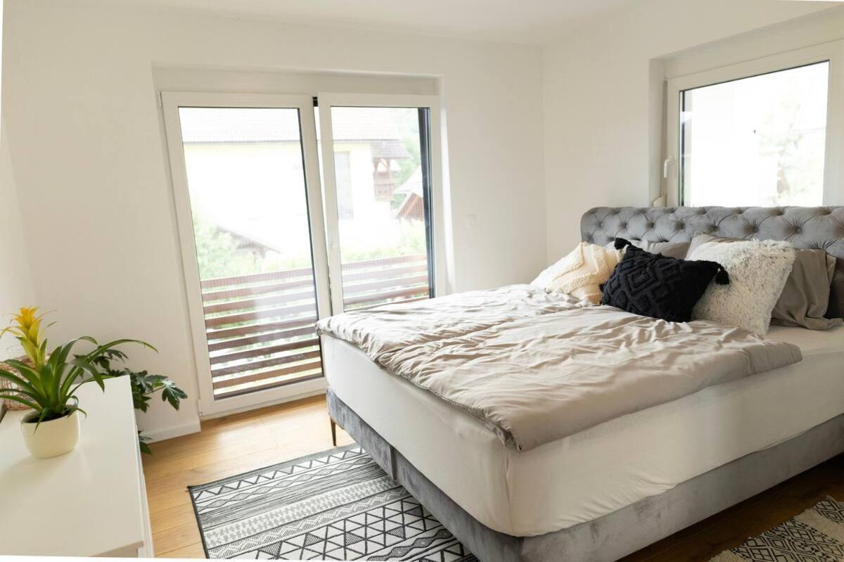 Aura Apartments Zirovnica 外观 照片
