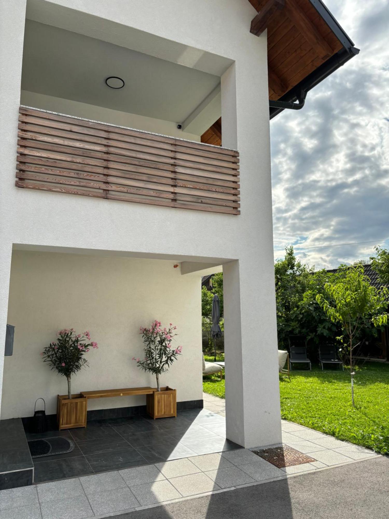 Aura Apartments Zirovnica 外观 照片