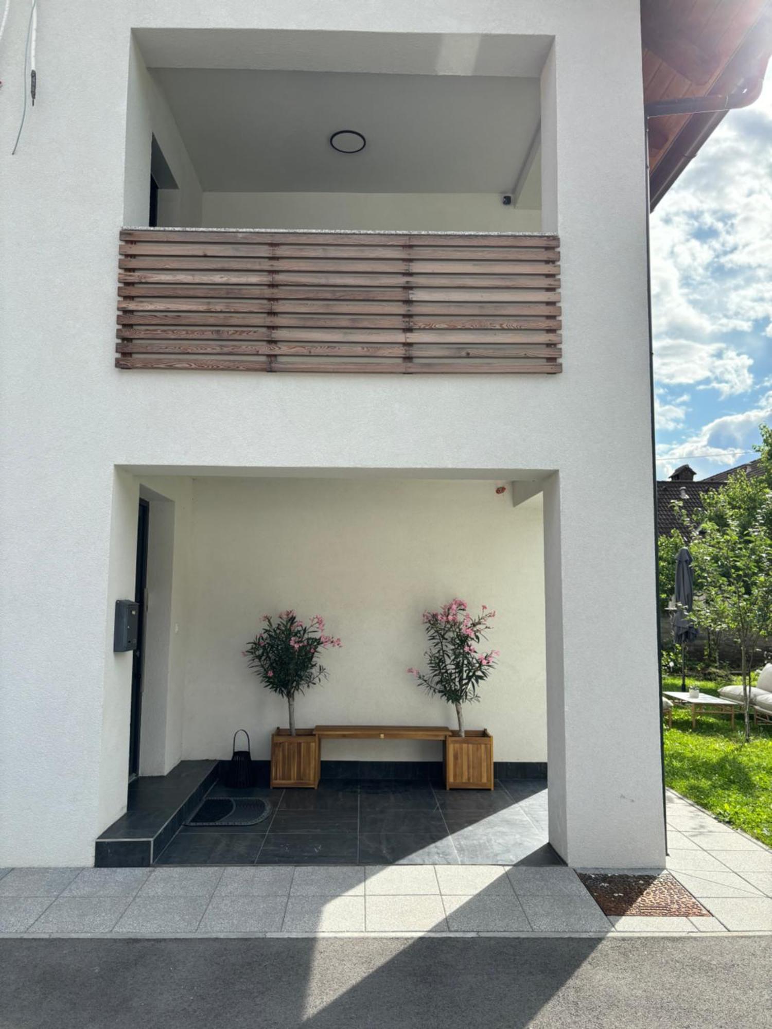 Aura Apartments Zirovnica 外观 照片